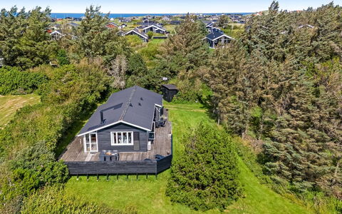Tuke - 400M from the Sea: Træ, Tag, Hus, Sommerhus, Dør, Hjem, Sidespor, Land Lot, Garden Bygninger, Skur