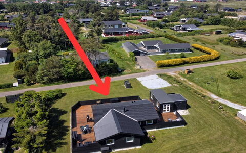 Kamp - 700M from the Sea: Træ, Hjem, Veranda, Dæk, Hårdttræ, Tag, Bejdse, Trægulve, Eco Hotel