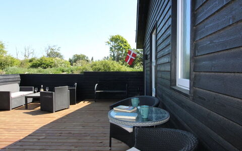 Kamp - 700M from the Sea: Træ, Hjem, Veranda, Dæk, Hårdttræ, Tag, Bejdse, Trægulve, Eco Hotel