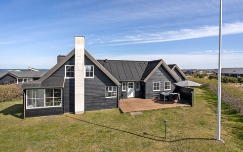Galin - 200M from the Sea: Boligområde, Tag, Forstad, Indkørsel, Estate, Skorsten