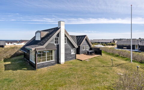 Galin - 200M from the Sea: Boligområde, Tag, Forstad, Indkørsel, Estate, Skorsten