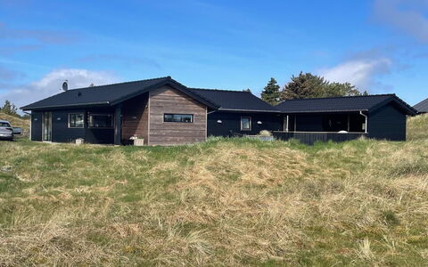 Hinda - 1.2Km from the Sea: Blå, Busk, Sommerhus, Bunddække, Have, Estate, Skygge, Landscaping, Stuehus, Eco Hotel