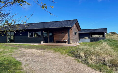 Hinda - 1.2Km from the Sea: Blå, Busk, Sommerhus, Bunddække, Have, Estate, Skygge, Landscaping, Stuehus, Eco Hotel
