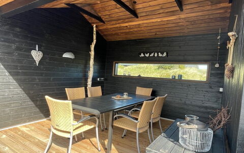 Hinda - 1.2Km from the Sea: Blå, Busk, Sommerhus, Bunddække, Have, Estate, Skygge, Landscaping, Stuehus, Eco Hotel