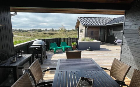Hinda - 1.2Km from the Sea: Blå, Busk, Sommerhus, Bunddække, Have, Estate, Skygge, Landscaping, Stuehus, Eco Hotel