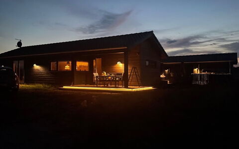 Hinda - 1.2Km from the Sea: Blå, Busk, Sommerhus, Bunddække, Have, Estate, Skygge, Landscaping, Stuehus, Eco Hotel
