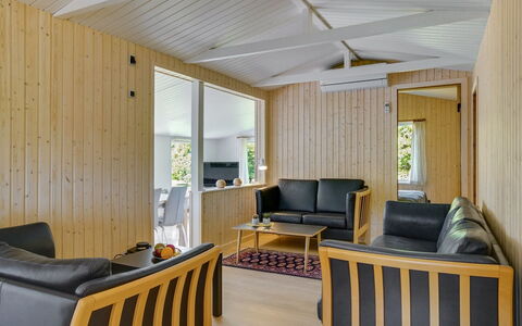 Ilari - 280M from the Sea: Boligområde, Tag, Forstad, Indkørsel, Estate, Skorsten