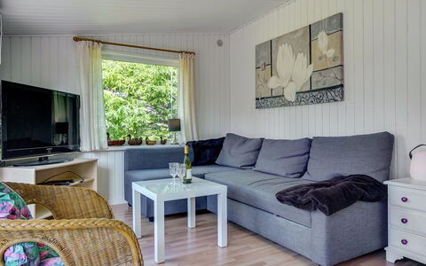 Ilari - 280M from the Sea: Boligområde, Tag, Forstad, Indkørsel, Estate, Skorsten