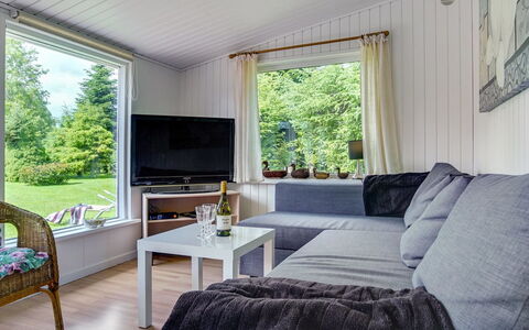 Ilari - 280M from the Sea: Boligområde, Tag, Forstad, Indkørsel, Estate, Skorsten