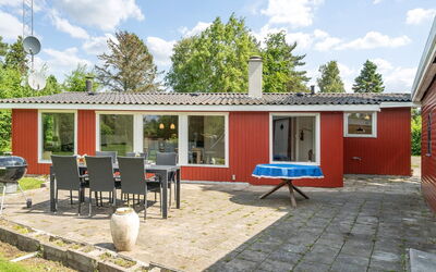 Ilari - 280M from the Sea