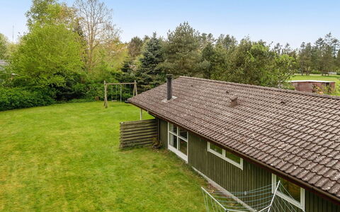 Loreia - 200M from the Sea: Svømmepøl, Udendørs Møbler, Møbel, Udvej, Flise, Eco Hotel, Skygge, Stol, Fritid, Estate