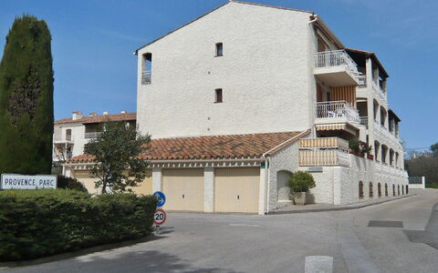 Provence Parc: Plante, Himmel, Ejendom, Bygning, Vindue, Arkitektur, Dør, Træ, Facade