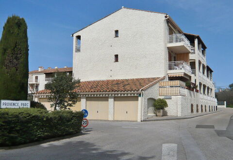 Provence Parc: Plante, Himmel, Ejendom, Bygning, Vindue, Arkitektur, Dør, Træ, Facade