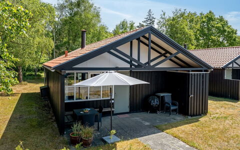 Elenor - 300M from the Sea: Sommerhus, Backyard, Gård, Garden Bygninger, Skur, Sidespor, Udendørs Møbler, Bjælkehytte, Udendørs Struktur, Hytte