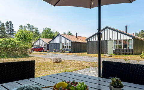 Elenor - 300M from the Sea: Sommerhus, Backyard, Gård, Garden Bygninger, Skur, Sidespor, Udendørs Møbler, Bjælkehytte, Udendørs Struktur, Hytte