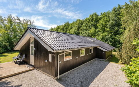 Nyalle - 1.3Km from the Sea: Græs, Hus, Tag, Hjem, Sommerhus, Busk, Land Lot, Landdistrikt, Stuehus, Bunddække