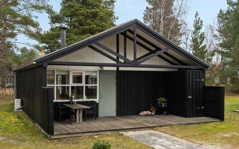 Elfride - 200M from the Sea: Svømmepøl, Udendørs Møbler, Møbel, Udvej, Flise, Eco Hotel, Skygge, Stol, Fritid, Estate
