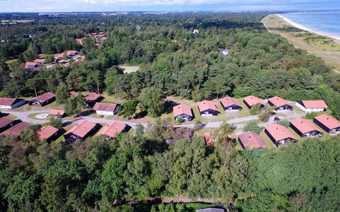 Elfride - 200M from the Sea: Svømmepøl, Udendørs Møbler, Møbel, Udvej, Flise, Eco Hotel, Skygge, Stol, Fritid, Estate