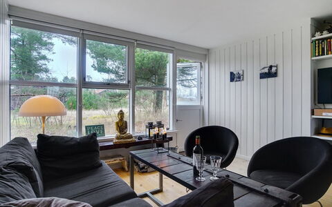 Elfride - 200M from the Sea: Svømmepøl, Udendørs Møbler, Møbel, Udvej, Flise, Eco Hotel, Skygge, Stol, Fritid, Estate