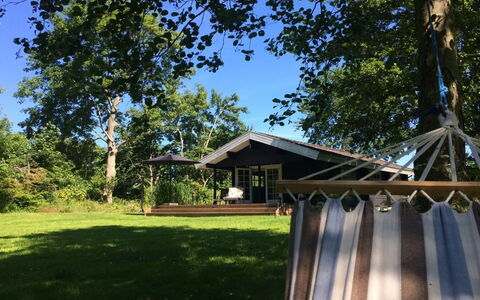 Freyja - 800M from the Sea: Tag, Hus, Hjem, Sommerhus, Dør, Sidespor, Dæk, Veranda, Planke, Hårdttræ
