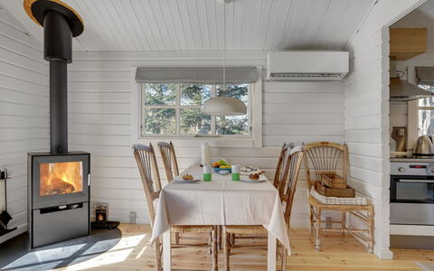 Freyja - 800M from the Sea: Tag, Hus, Hjem, Sommerhus, Dør, Sidespor, Dæk, Veranda, Planke, Hårdttræ