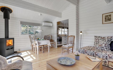 Freyja - 800M from the Sea: Tag, Hus, Hjem, Sommerhus, Dør, Sidespor, Dæk, Veranda, Planke, Hårdttræ