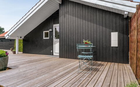 Egino - 1Km from the Sea: Hus, Sommerhus, Tag, Garden Bygninger, Skygge, Skur, Backyard, Udendørs Møbler, Gård, Lawn