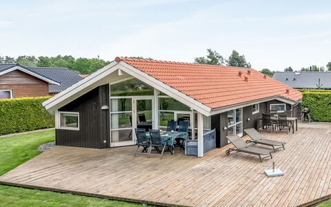 Egino - 1Km from the Sea: Hus, Sommerhus, Tag, Garden Bygninger, Skygge, Skur, Backyard, Udendørs Møbler, Gård, Lawn