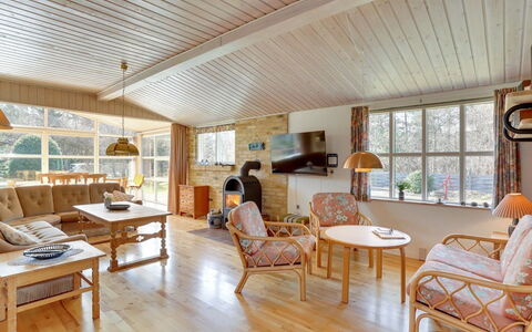 Sanna - 330M from the Sea: Græs, Hus, Tag, Hjem, Sommerhus, Busk, Land Lot, Landdistrikt, Stuehus, Bunddække