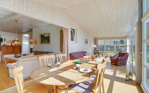 Sanna - 330M from the Sea: Græs, Hus, Tag, Hjem, Sommerhus, Busk, Land Lot, Landdistrikt, Stuehus, Bunddække