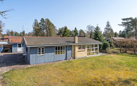 Sanna - 330M from the Sea: Græs, Hus, Tag, Hjem, Sommerhus, Busk, Land Lot, Landdistrikt, Stuehus, Bunddække