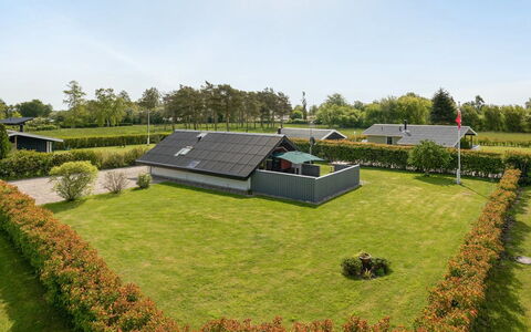 Tican - 400M from the Sea: Arkitektur, Tag, Hjem, Kompositmateriale, Dagslys, Sidespor, Indkørsel