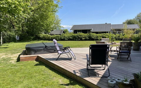 Helena - 250M from the Sea: Udvej, Svømmepøl, Ejerlejlighed, Badeby, Ferieby, Hotel, Strand, Villa