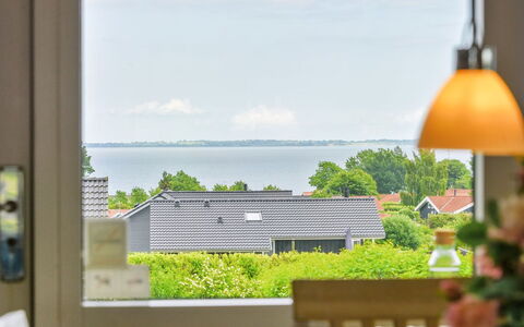 Sulo - 500M from the Sea: Hus, Hjem, Tag, Boligområde, Sommerhus, Estate, Stuehus, Lawn, Landscaping, Sidespor