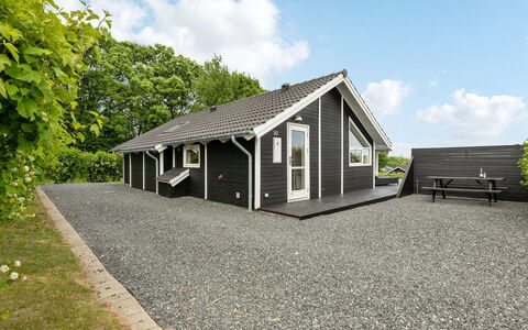 Sulo - 500M from the Sea: Hus, Hjem, Tag, Boligområde, Sommerhus, Estate, Stuehus, Lawn, Landscaping, Sidespor