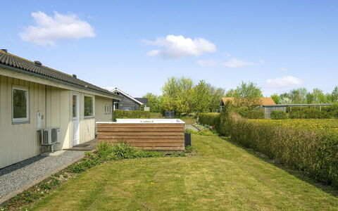 Reimer - 700M from the Sea: Græs, Hus, Tag, Sommerhus, Hjem, Busk, Stuehus, Land Lot, Landdistrikt