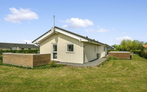 Reimer - 700M from the Sea: Græs, Hus, Tag, Sommerhus, Hjem, Busk, Stuehus, Land Lot, Landdistrikt