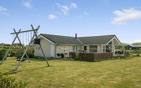 Reimer - 700M from the Sea: Boligområde, Tag, Forstad, Indkørsel, Estate, Skorsten