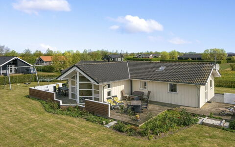 Reimer - 700M from the Sea: Boligområde, Tag, Forstad, Indkørsel, Estate, Skorsten