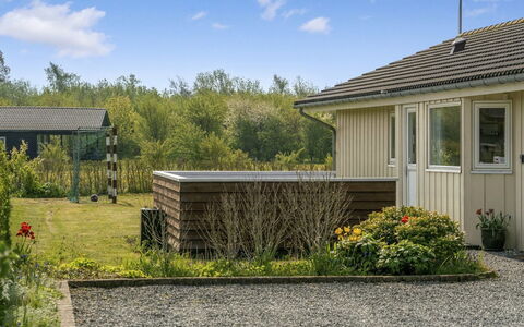 Reimer - 700M from the Sea: Boligområde, Tag, Forstad, Indkørsel, Estate, Skorsten