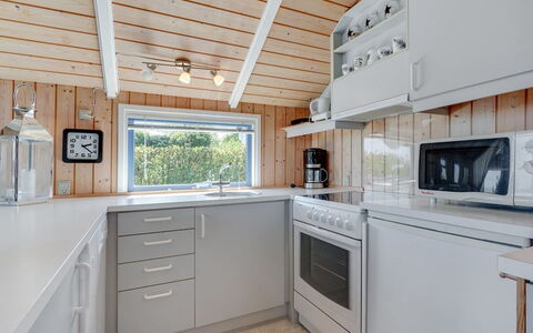 Jarmericus - 300M from the Sea: Træ, Køkken, Gulvbelægning, Countertop, Loft, Hjem, Etage, Køkken Apparat, Større Bandage, Bejdse