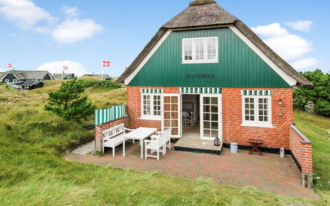 Liselott - 300M from the Sea: Tag, Hus, Hjem, Sommerhus, Dør, Sidespor, Dæk, Veranda, Planke, Hårdttræ