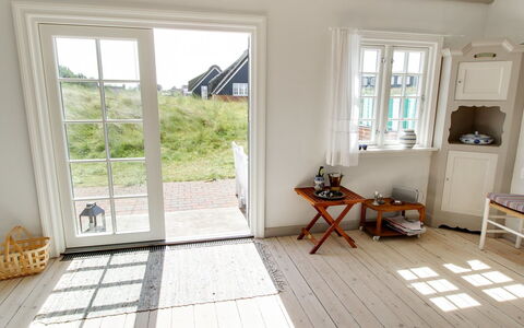 Liselott - 300M from the Sea: Tag, Hus, Hjem, Sommerhus, Dør, Sidespor, Dæk, Veranda, Planke, Hårdttræ