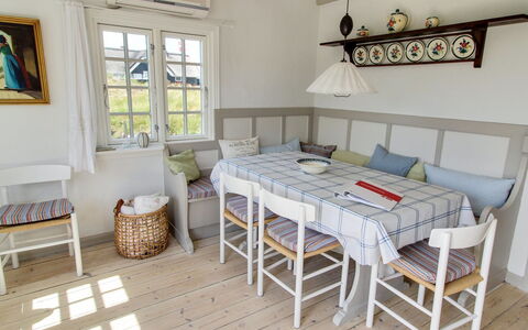 Liselott - 300M from the Sea: Tag, Hus, Hjem, Sommerhus, Dør, Sidespor, Dæk, Veranda, Planke, Hårdttræ