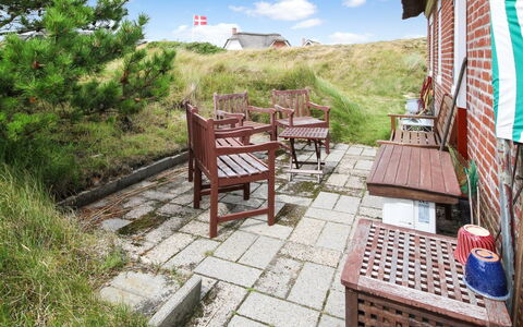 Liselott - 300M from the Sea: Tag, Hus, Hjem, Sommerhus, Dør, Sidespor, Dæk, Veranda, Planke, Hårdttræ