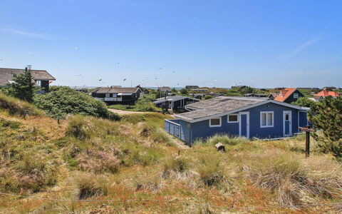 Manni - 800M from the Sea: Boligområde, Tag, Forstad, Indkørsel, Estate, Skorsten