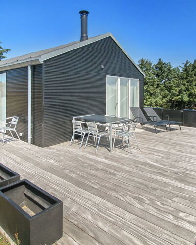 Manni - 800M from the Sea