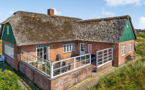Katerina - 100M from the Sea: Tag, Hus, Hjem, Sommerhus, Dør, Sidespor, Dæk, Veranda, Planke, Hårdttræ