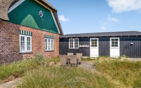 Katerina - 100M from the Sea: Tag, Hus, Hjem, Sommerhus, Dør, Sidespor, Dæk, Veranda, Planke, Hårdttræ