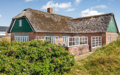 Katerina - 100M from the Sea: Tag, Hus, Hjem, Sommerhus, Dør, Sidespor, Dæk, Veranda, Planke, Hårdttræ